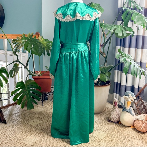 Vintage Victoria’s Secret Green Lace-Trimmed Women's Robe - Picture 5 of 9
